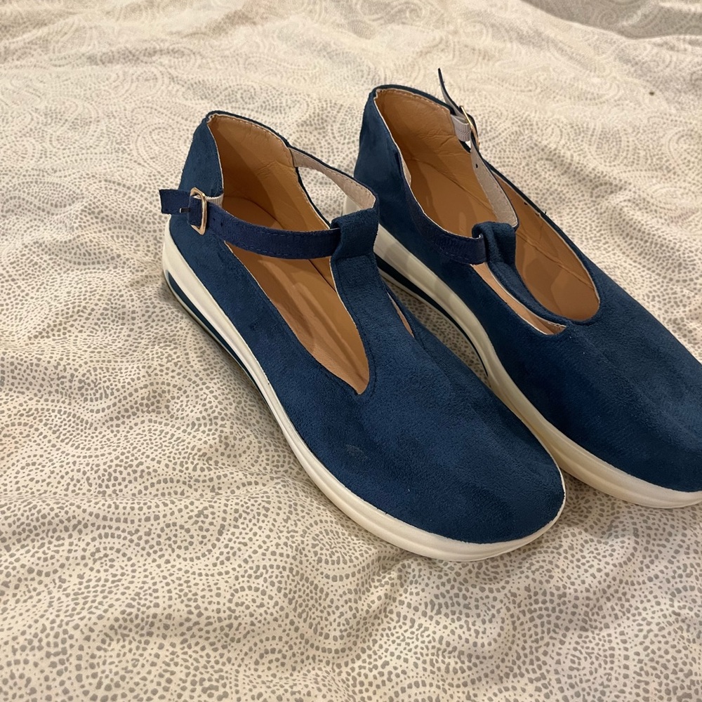 Shoes - Picture 6 of 6